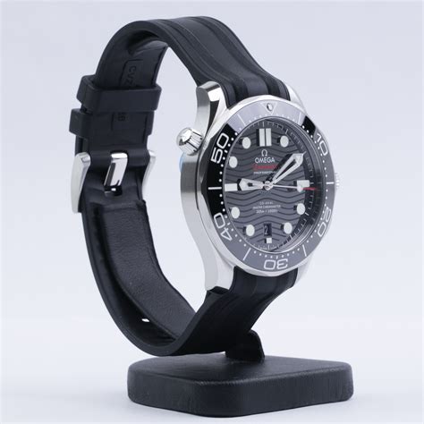 omega seamaster 300m black rubber